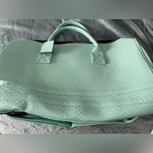 Tote & Carry Weekender/Duffel bag